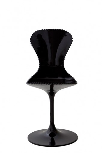 「Maid Chair」Nika Zupancデザイン。