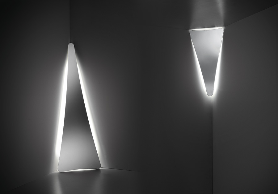 「Punctum」Nigel Coatesデザイン。ステンレス素材、LED仕様。