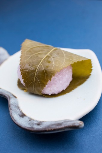 道明寺の桜餅はこの季節だからこそ食べたい。¥260　季節限定