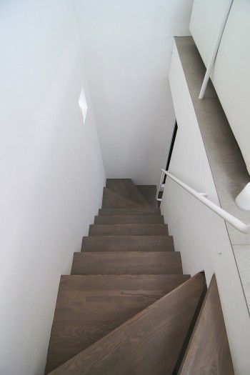 2階―3階間の階段。