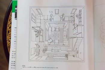 阿部勤著『中心のある家』より。「中心」と「回廊」で構成されていることがわかるイラストは、阿部さん自身が描いたもの。