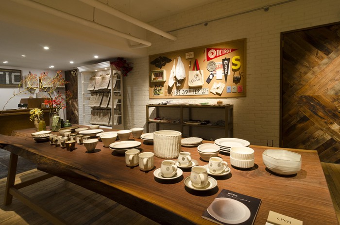 栃木・益子焼や福岡・小石原焼など日本の陶器。