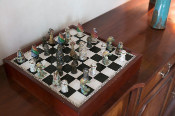 バルセロナで買ってきたガウディの建築物を模したチェス。