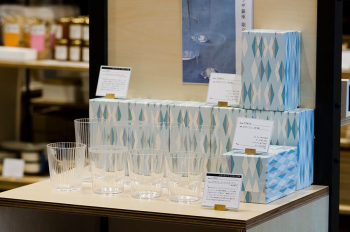 木村硝子店とのコラボレーションによって生まれた切子のグラスは、京都の聚落社による切り子柄の貼り箱入りで「COOPSTAND」限定販売。