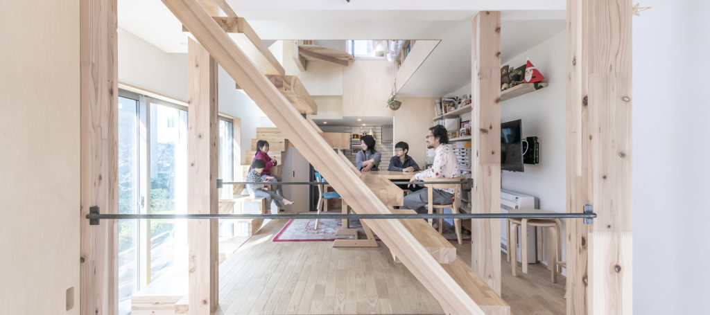 動線が各部屋をループ状につなぐ５人家族がいい距離感で暮らせる家