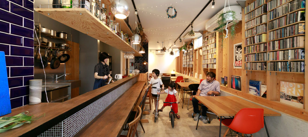 “間”を紡ぐ建築家の自邸自在に姿を変える空間が暖かなコミュニティを育む