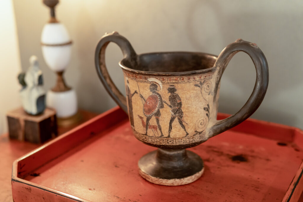 古代ギリシアで紀元前7世紀頃につくられた壺。