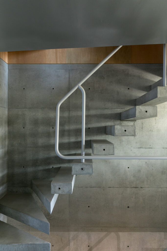 階段はRCの壁に作ることで、昇り降りの音が隣に伝わりにくくなる。
